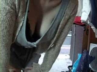 胸ちら&パンチラのWの美味しい映像