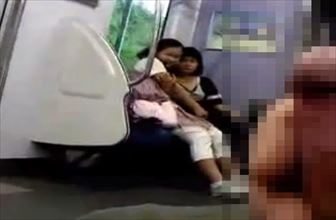 『電車チンコ露出動画』 勃起チンコを女子〇生にキョロキョロ見られながら興奮オナニー