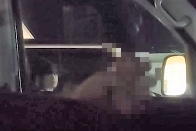 『ガチ』車内から性器見せつける日本の男「主婦にチ〇コ露出した、きもちよかった、すぐ消す」非常にヤバすぎだろ..※動画2つ